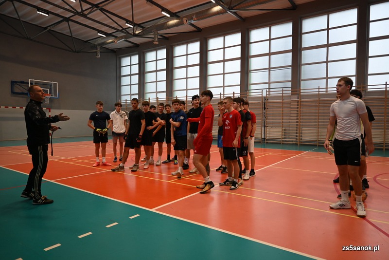 Zawodniczy na sali gimnastycznej ZS 5